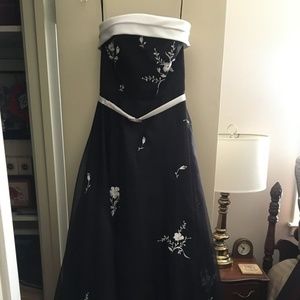 Black and white strapless formal dress